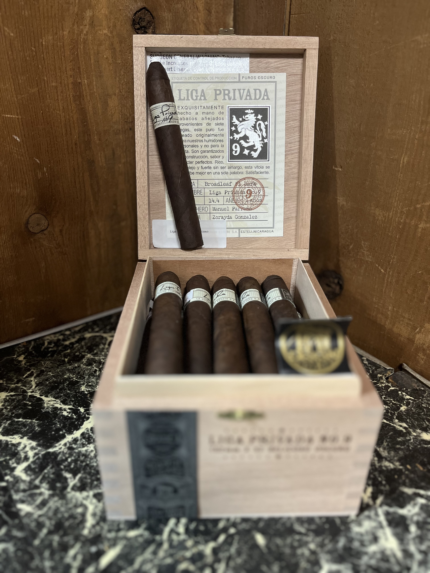 Liga Privada No9 Belicoso Oscur